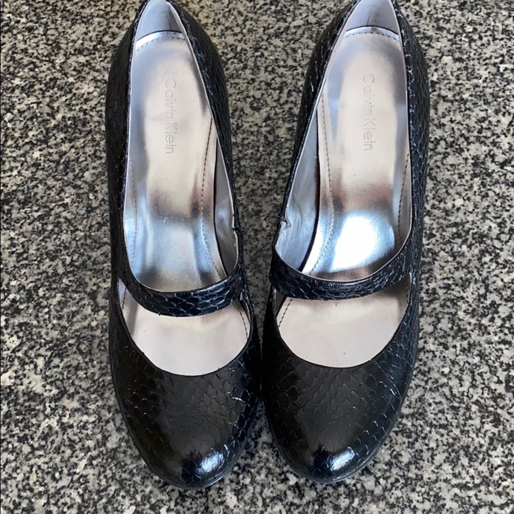 Calvin Klein size 8 black heels